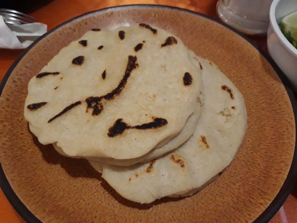 Queso Con Frijoles Pupusa
